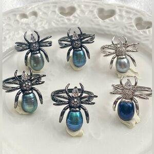 R30-Halloween Collection Natural Freshwater Pearl Spider Ring